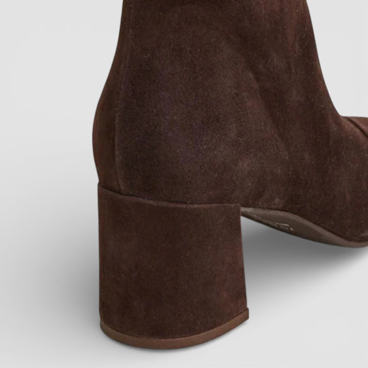 Vlasta - Elegantní Velurové Kozačky s Pohodlným Blokovým Podpatkem pro Celodenní Komfort