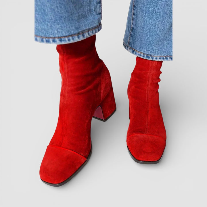 Vlasta - Elegantní Velurové Kozačky s Pohodlným Blokovým Podpatkem pro Celodenní Komfort