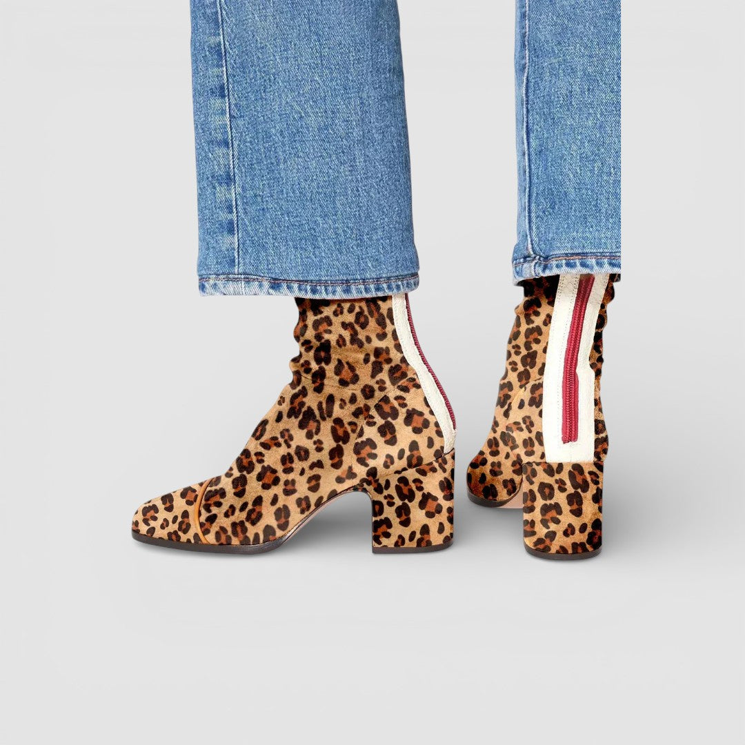 Vlasta - Elegantní Velurové Kozačky s Pohodlným Blokovým Podpatkem pro Celodenní Komfort