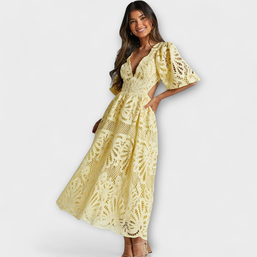 Elegantní šaty s jemnými detaily