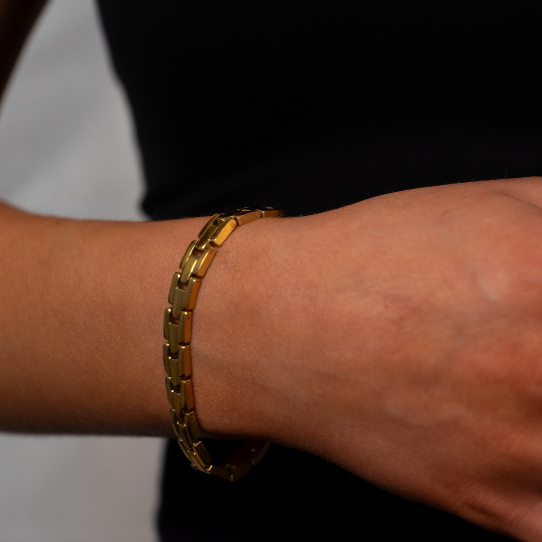 Vlasta - Jemný Náramek NOOR s Čistým a Elegantním Stylem