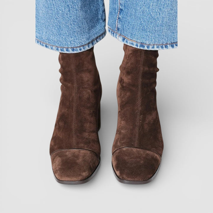 Vlasta - Elegantní Velurové Kozačky s Pohodlným Blokovým Podpatkem pro Celodenní Komfort