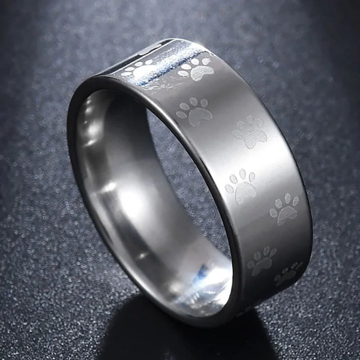 Ručně vyrobený prsten z nerezové oceli s motivem duhy a otiskem tlapky