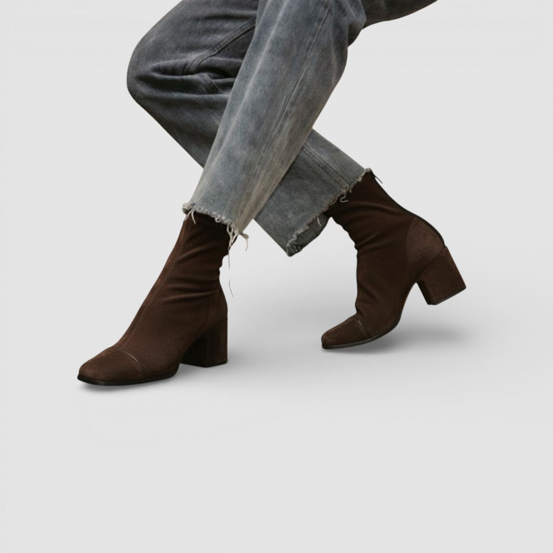 Vlasta - Elegantní Velurové Kozačky s Pohodlným Blokovým Podpatkem pro Celodenní Komfort