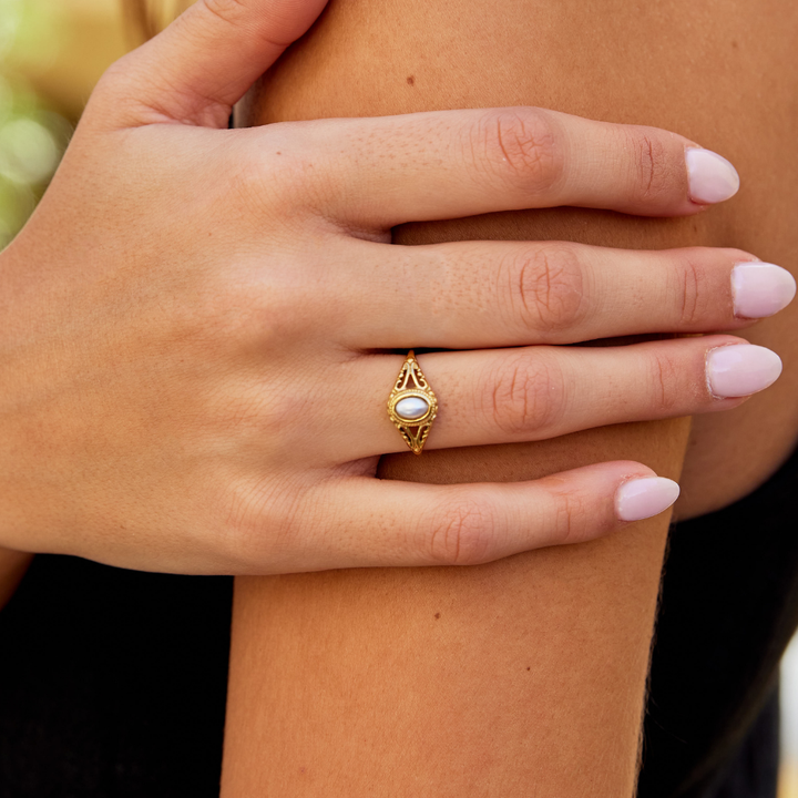 Koninklijke - Vintage Perlový Prsten s Jemným a Nadčasovým Designem