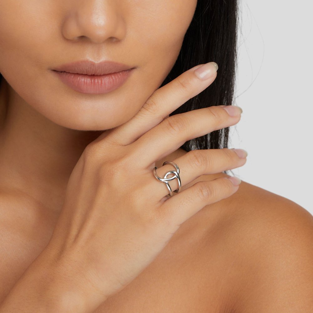 Astrid - Elegantní Stříbrný Prsten s Minimalistickým Designem