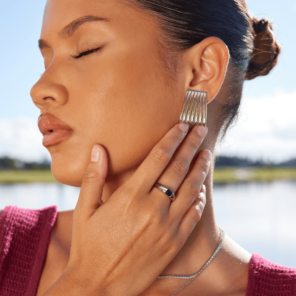 Ember - Stříbrný Prsten se Smaragdem pro Jemný a Nadčasový Vzhled