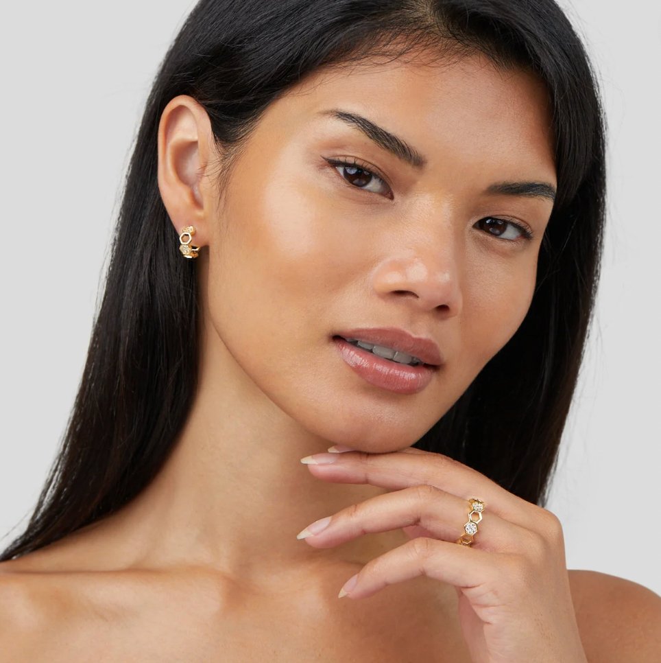 Bij - Zlatý a Křišťálový Prsten s Elegantním a Nadčasovým Vzhledem