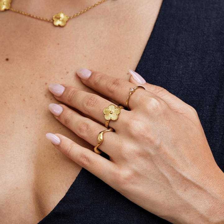 Zlatý Prsten s Čistým a Nadčasovým Minimalistickým Designem