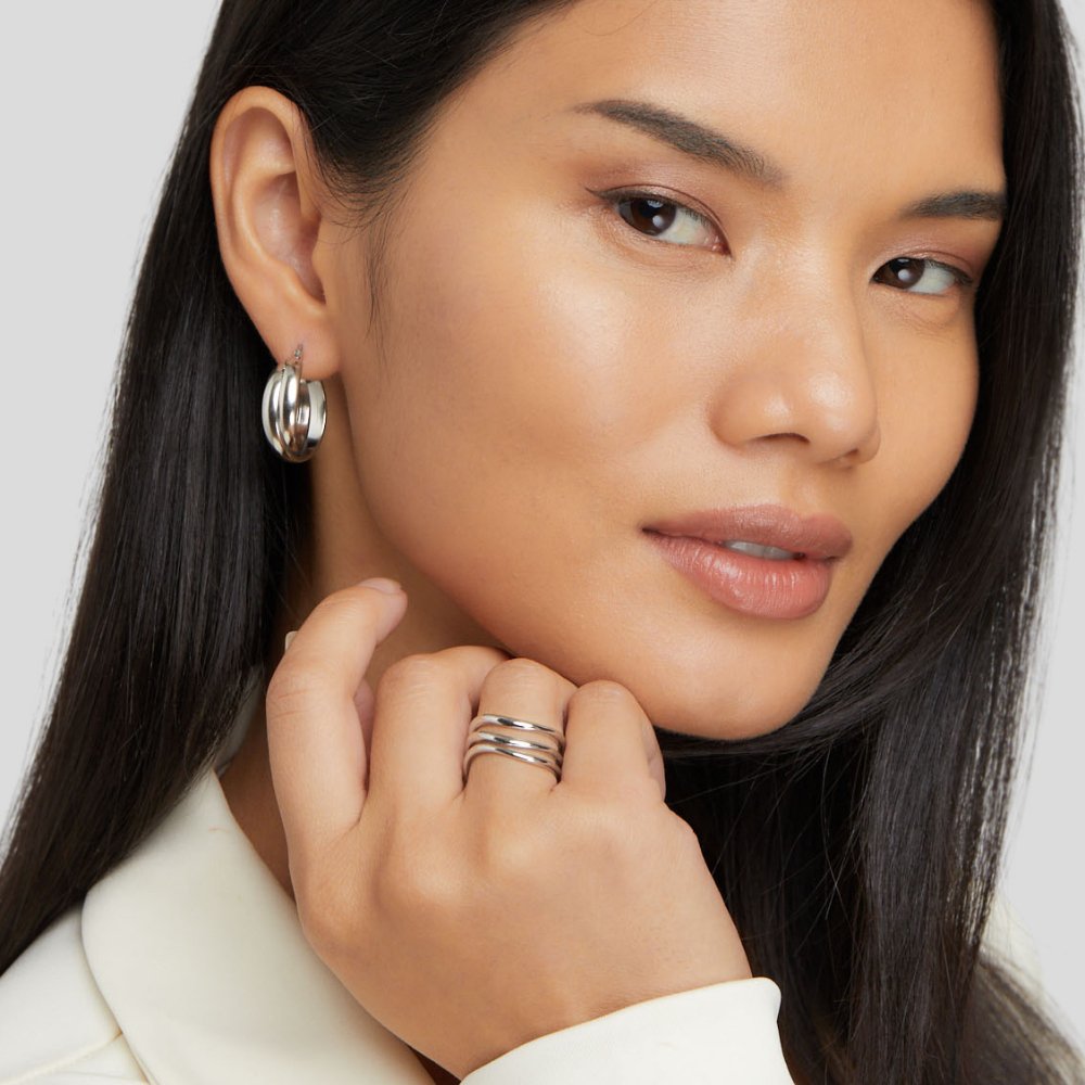 Kiya - Elegantní Stříbrný Prsten s Čistým a Nadčasovým Designem