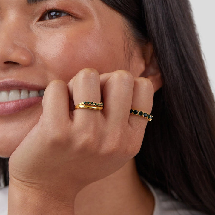 Mary - Smaragdově Zelený Vrstvený Prsten s Elegantním a Pohodlným Provedením