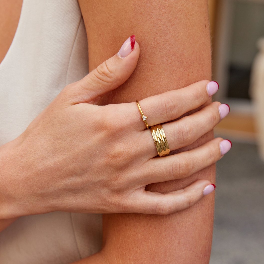 Láska - Krystalový Prsten s Jemným a Nadčasovým Vzhledem